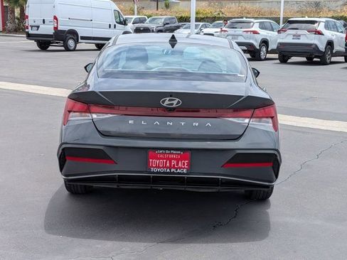 Used 2024 Hyundai Elantra SEL FWD image 9