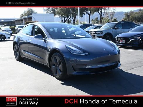 Used 2020 Tesla Model 3 Standard Range Plus image 3