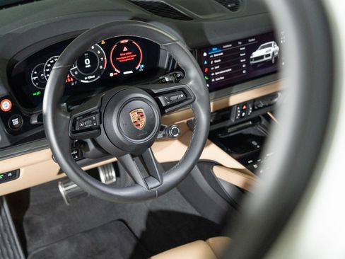 Certified 2026 Porsche Cayenne S AWD/4WD image 13