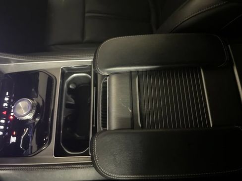 Used 2025 Jeep Wagoneer L Series II w/ 8-pass Seating Package AWD/4WD image 29