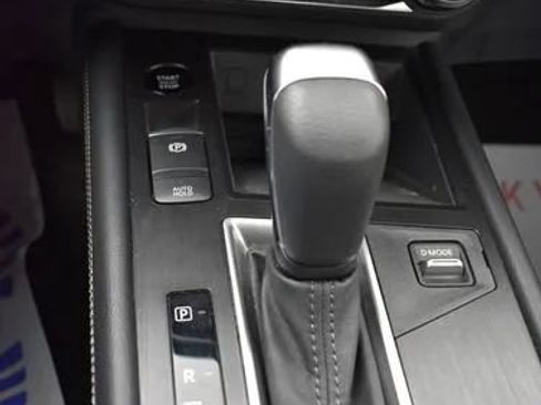 Used 2025 Nissan Kicks SV AWD/4WD image 34
