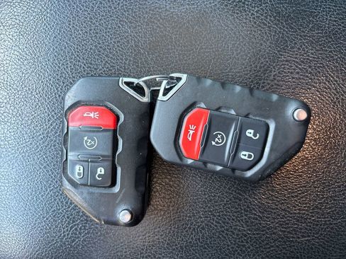 Used 2022 Jeep Gladiator Sport AWD/4WD image 29