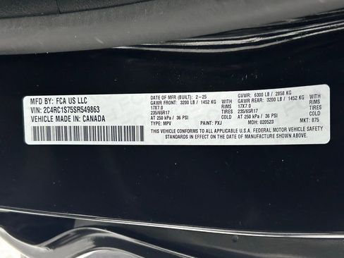 Used 2025 Chrysler Pacifica Select image 24