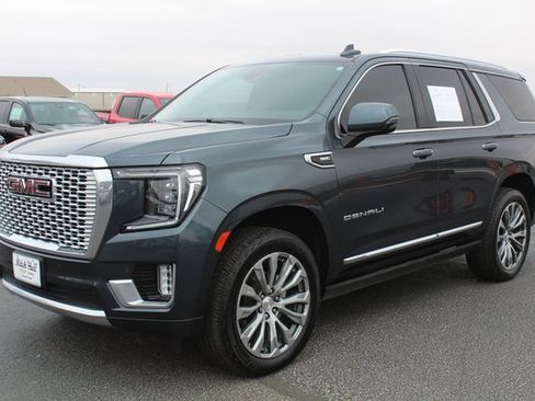 Used 2021 GMC Yukon Denali w/ Denali Premium Package image 12