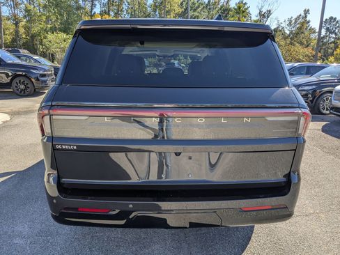 Certified 2025 Lincoln Navigator Reserve image 6