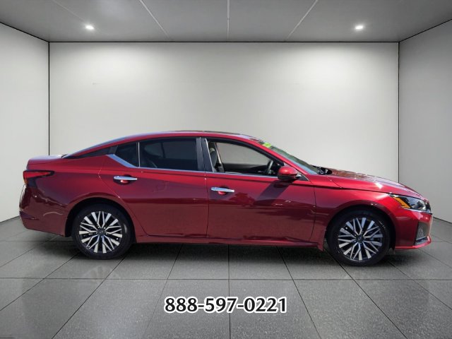 Used 2024 Nissan Altima 2.5 SV w/ SV Premium Package FWD image 6