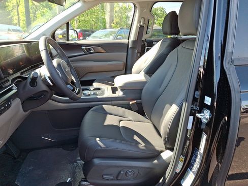 New 2026 Kia Carnival LXS FWD image 6