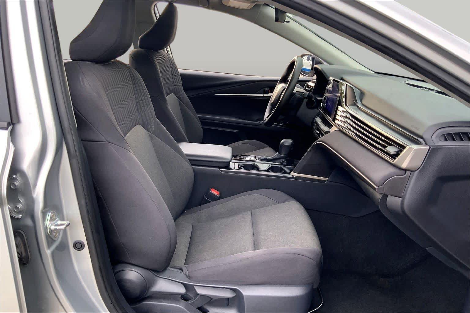 Used 2025 Toyota Camry LE FWD image 9