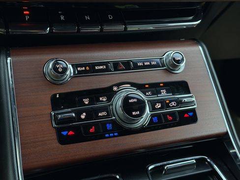 Used 2021 Lincoln Aviator Grand Touring w/ Equipment Group 302A AWD/4WD image 28