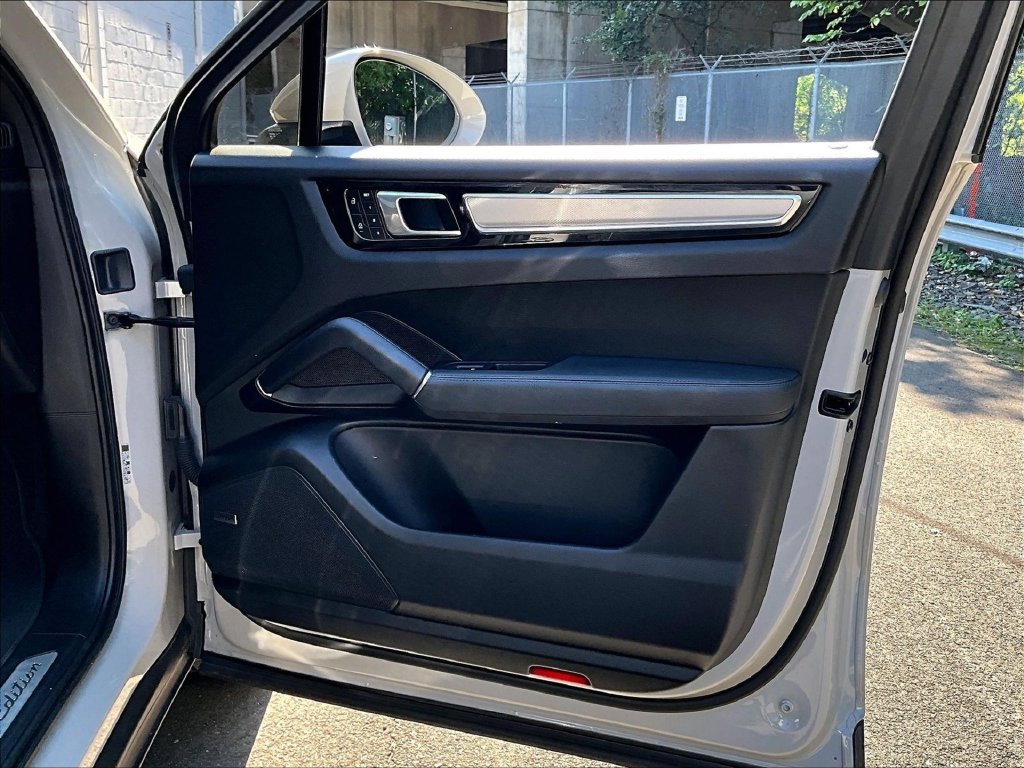 Certified 2023 Porsche Cayenne Platinum Edition AWD/4WD image 29