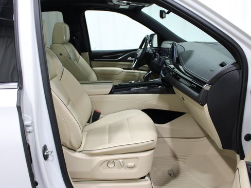 Used 2021 Cadillac Escalade Premium Luxury w/ Driver Assist Tech Package AWD/4WD image 30