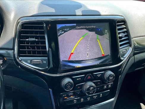 Used 2020 Jeep Grand Cherokee Altitude AWD/4WD image 14