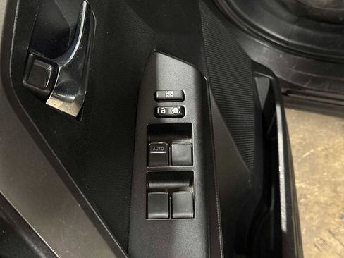 Used 2017 Toyota RAV4 XLE AWD/4WD image 22