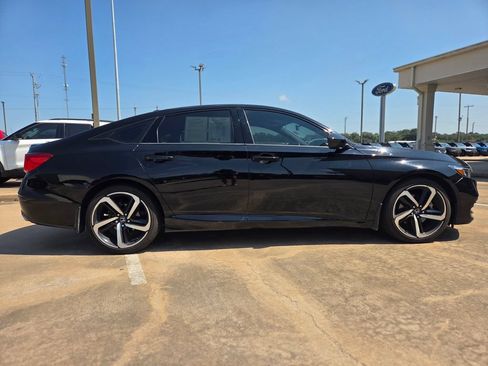Used 2018 Honda Accord Sport image 4