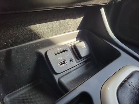 Used 2014 Jeep Cherokee Latitude FWD image 32