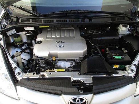 Used 2010 Toyota Sienna LE FWD image 20