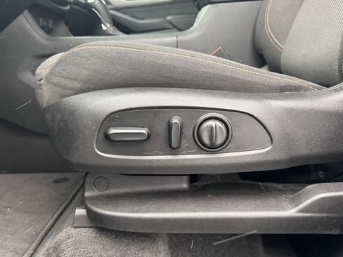 Used 2019 Chevrolet Traverse LT image 11