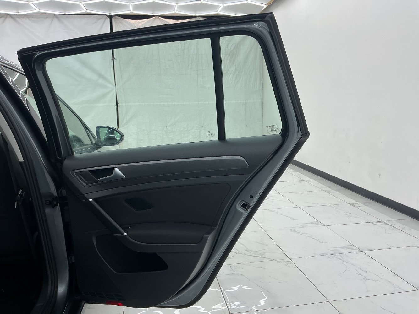 Used 2019 Volkswagen Golf S AWD/4WD image 25