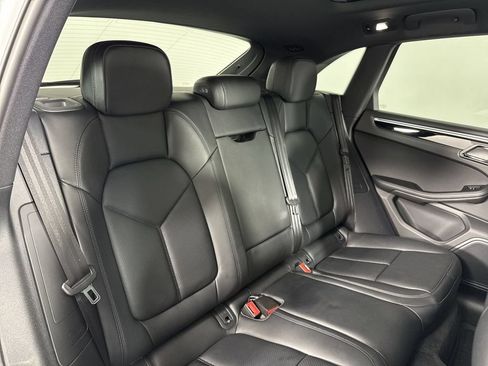 Certified 2024 Porsche Macan AWD/4WD image 23