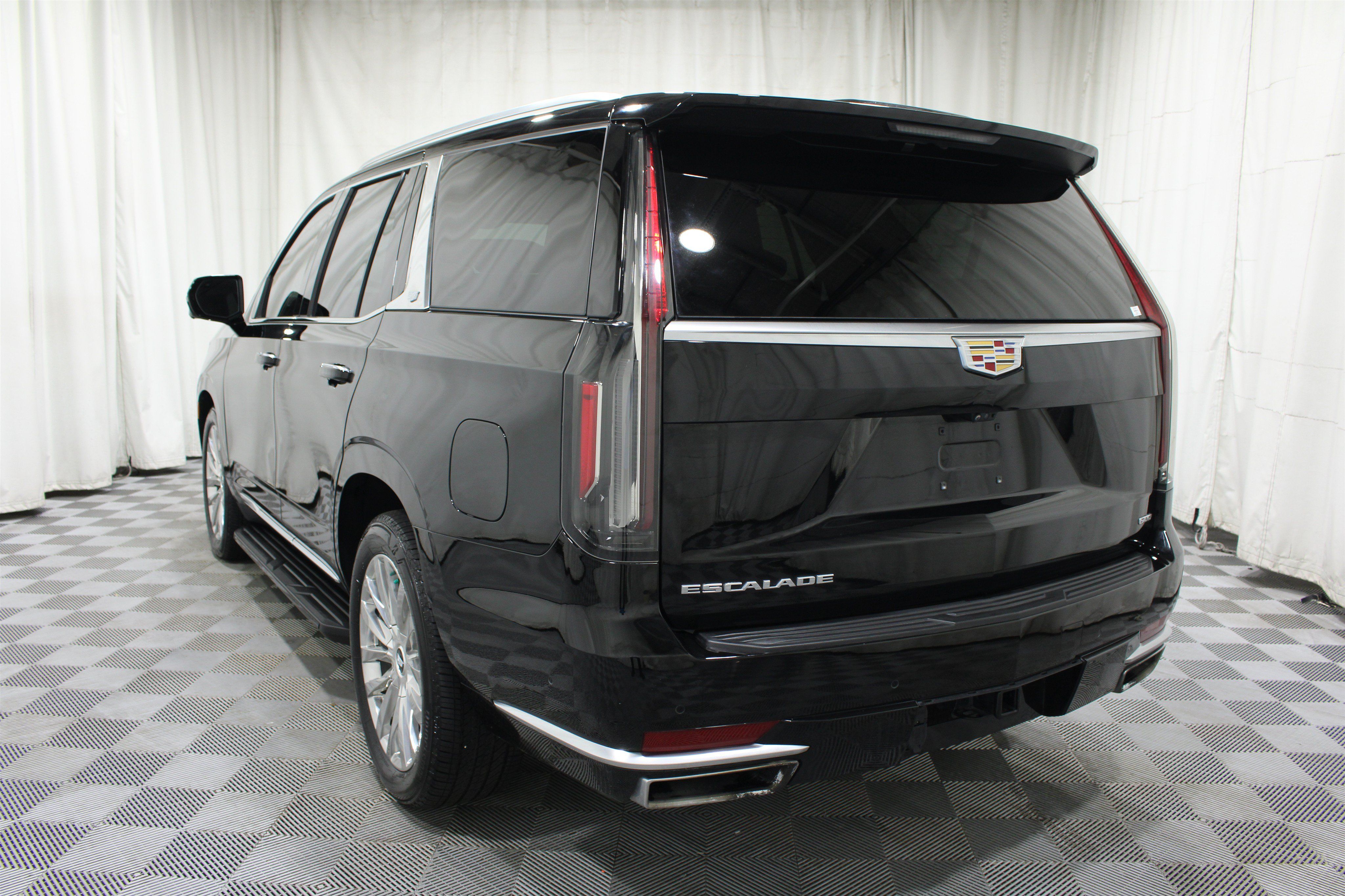 Used 2021 Cadillac Escalade Premium Luxury w/ Driver Assist Tech Package AWD/4WD image 36