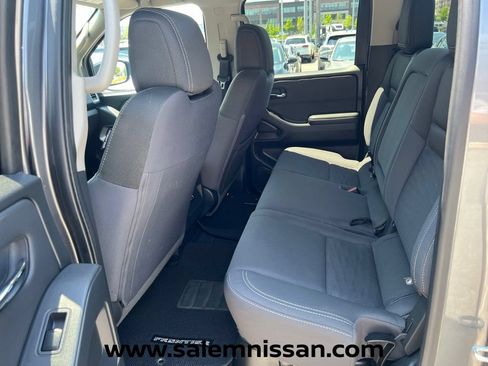 Used 2024 Nissan Frontier SV AWD/4WD image 18