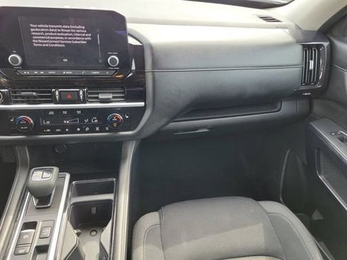 Certified 2024 Nissan Pathfinder SV FWD image 17