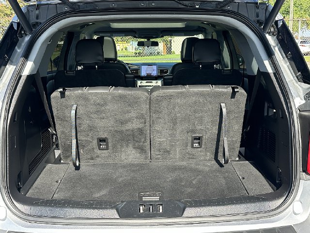 Used 2022 Ford Explorer XLT w/ Equipment Group 202A RWD image 15