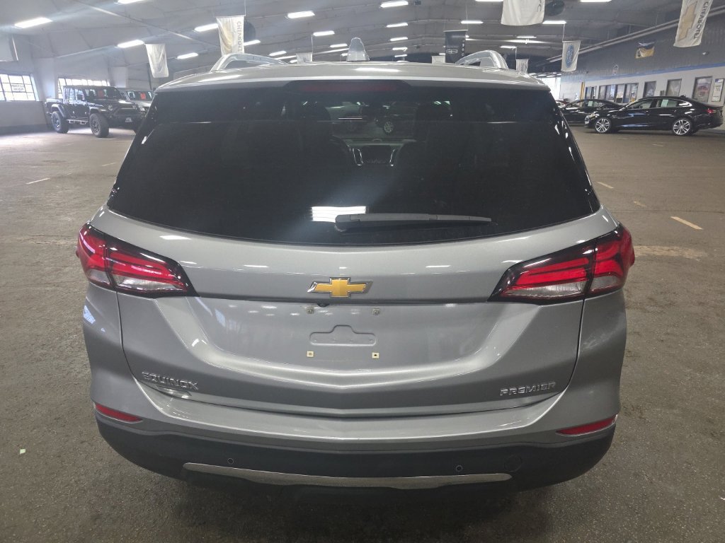 Used 2024 Chevrolet Equinox Premier FWD image 3