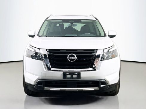 Used 2025 Nissan Pathfinder SL w/ SL Premium Package image 2