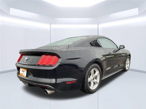Used 2015 Ford Mustang Coupe RWD image 7