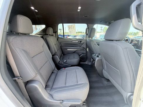 Used 2025 Chevrolet Traverse LT FWD image 26