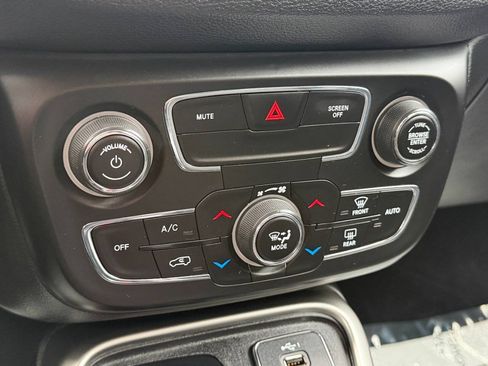 Used 2019 Jeep Compass Latitude AWD/4WD image 50