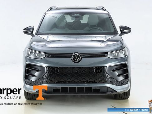 Used 2025 Volkswagen Tiguan SE R-Line AWD/4WD image 55