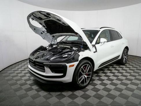 Certified 2022 Porsche Macan S AWD/4WD image 35