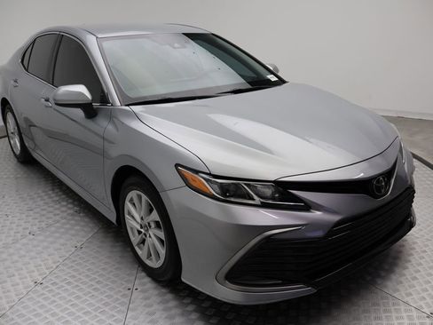 Used 2023 Toyota Camry LE image 6