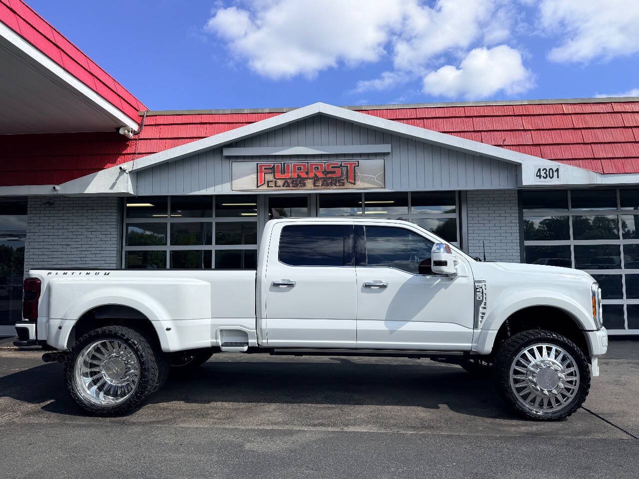 Used 2023 Ford F450 Platinum w/ FX4 Off-Road Package AWD/4WD image 2