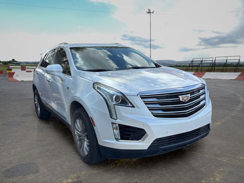 Used 2017 Cadillac XT5 Luxury FWD image 2