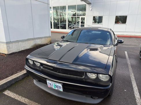 Used 2012 Dodge Challenger SXT image 2