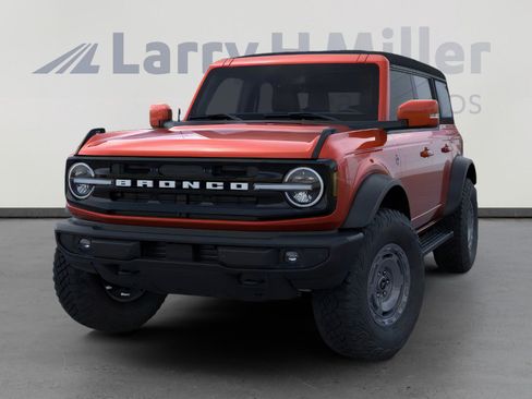 New 2024 Ford Bronco Outer Banks image 2