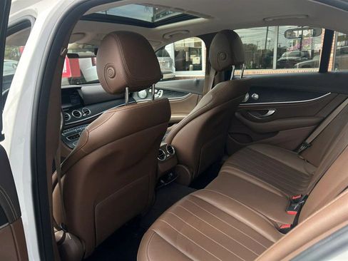 Used 2018 Mercedes-Benz E 300 4MATIC image 19