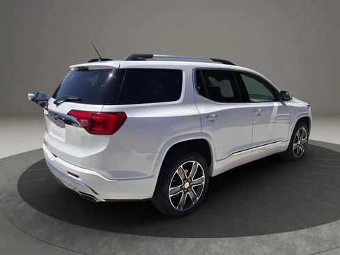 Used 2017 GMC Acadia Denali w/ Technology Package FWD image 5