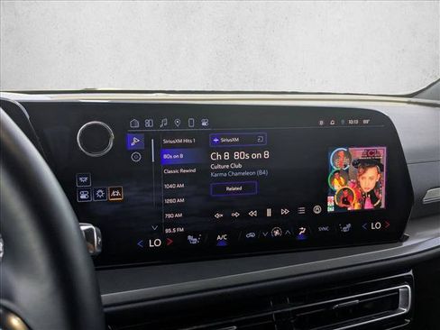 Used 2024 Chevrolet Traverse LT FWD image 12