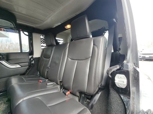 Used 2017 Jeep Wrangler Unlimited Sahara image 14