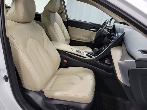 Used 2020 Toyota Avalon XLE w/ Moonroof Package image 27