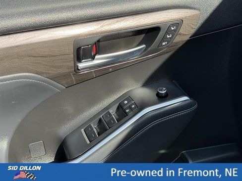 Used 2022 Toyota Highlander Platinum AWD/4WD image 14
