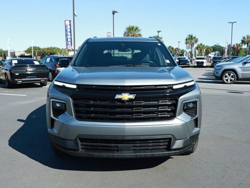 Used 2024 Chevrolet Traverse LT FWD image 2