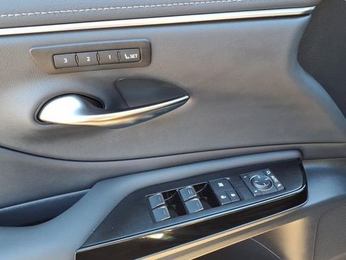 Used 2024 Lexus ES 350 350 w/ Premium Package image 7