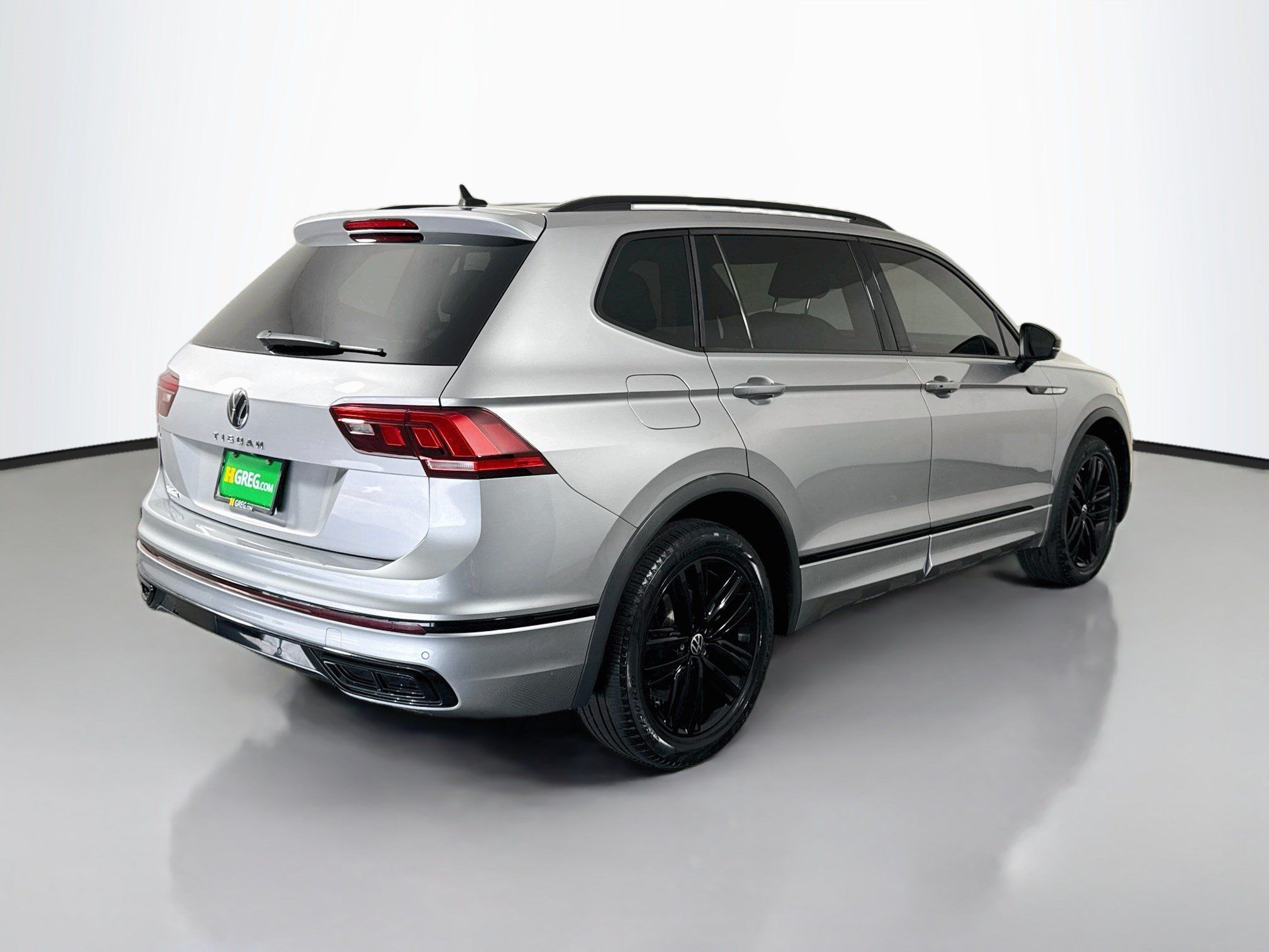 Used 2022 Volkswagen Tiguan SE R-Line FWD image 10