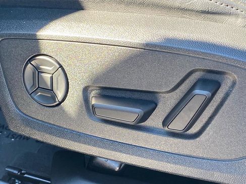 Used 2024 Audi Q3 2.0T Premium Plus image 13