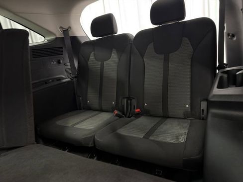 Certified 2025 Kia Sorento LX FWD image 21